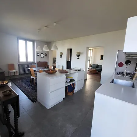 Adelaide Villa Baveno